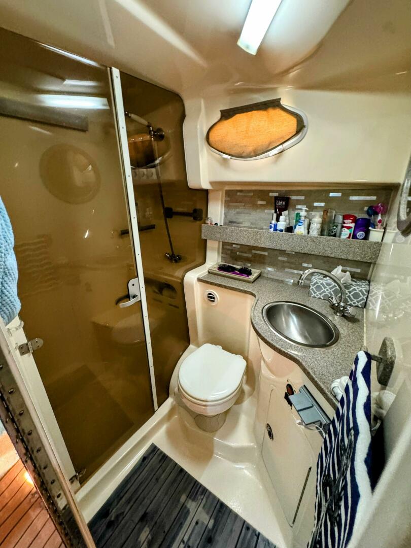 Slide: The Image of Rinker 342 Fiesta Vee 2004 - 5576943