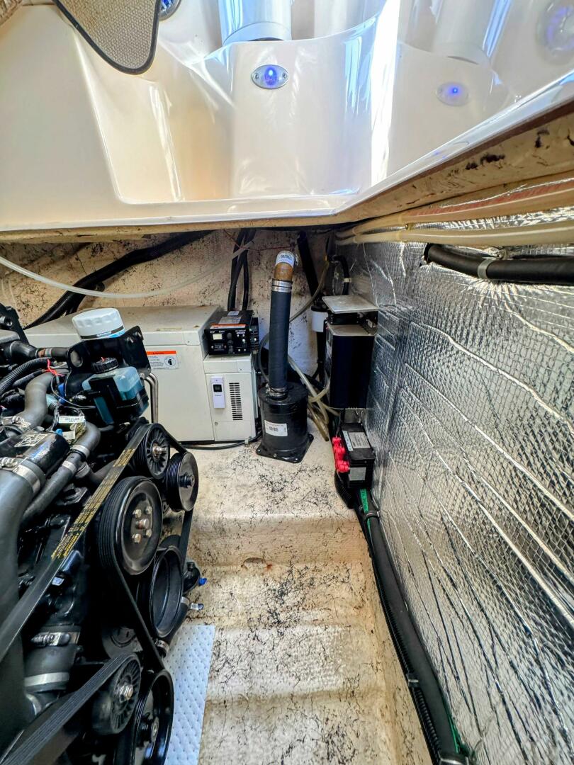 Slide: The Image of Rinker 342 Fiesta Vee 2004 - 5576962