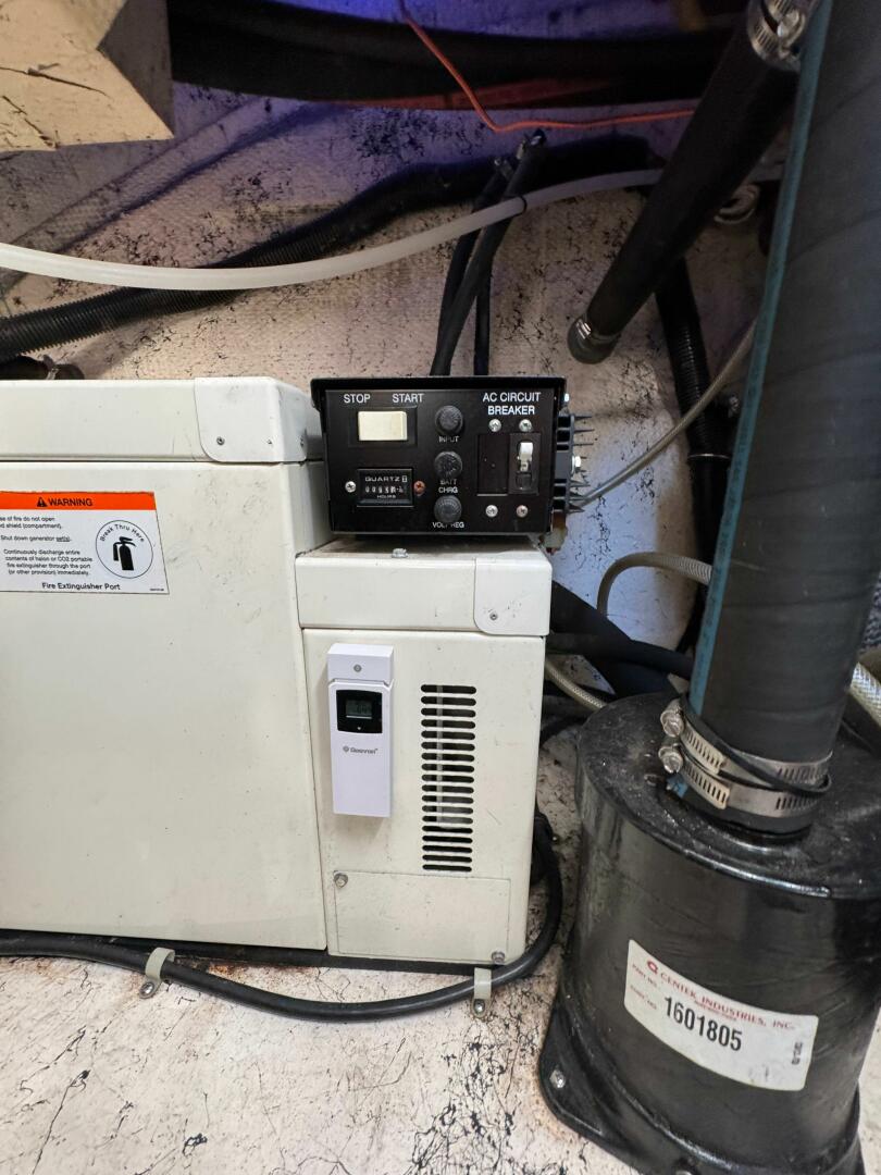 Slide: The Image of Rinker 342 Fiesta Vee 2004 - 5576964