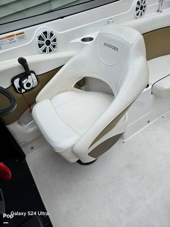 Slide: The Image of Rinker Captiva 246 2010 - 14412627