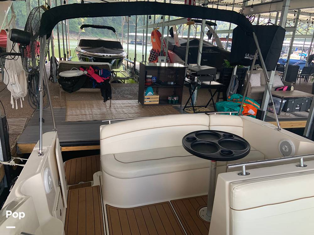 Slide: The Image of Rinker Fiesta Vee 270 2003 - 20