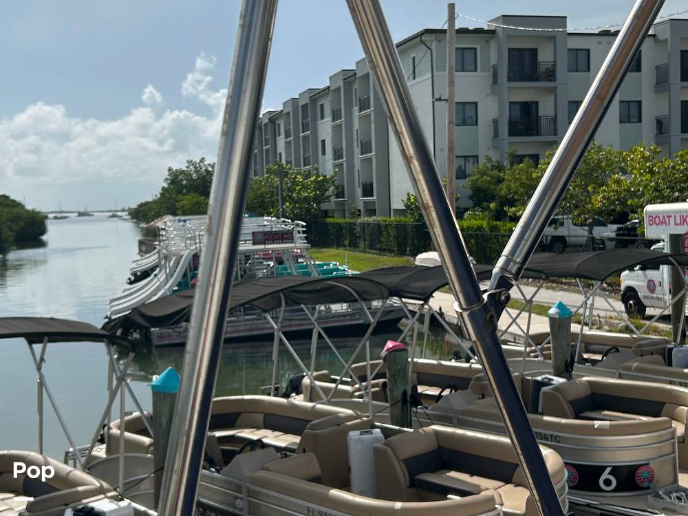 Slide: The Image of Rinker Fiesta Vee 270 2006 - 15662175