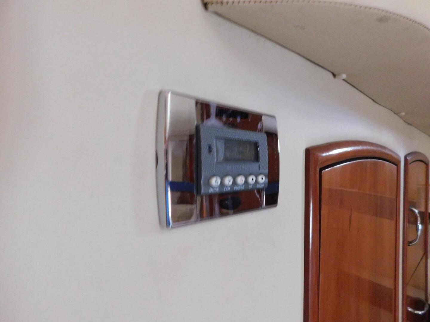 Slide: The Image of Rinker Fiesta Vee 320 2006 - 4202276