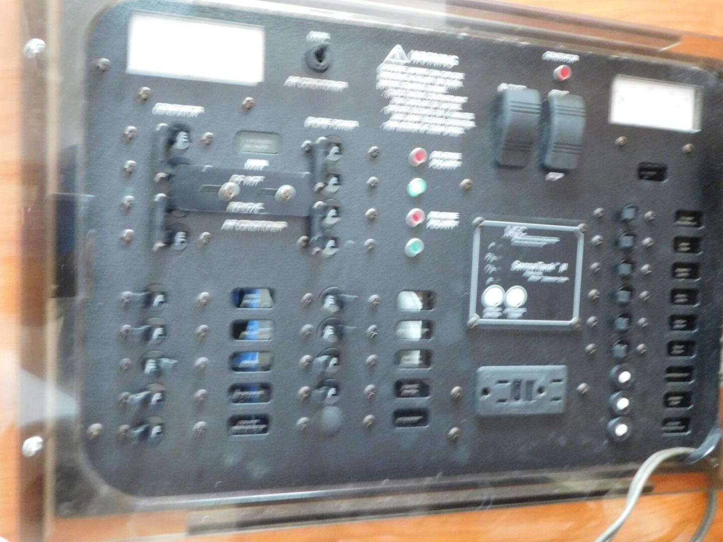 Slide: The Image of Rinker Fiesta Vee 320 2006 - 4202281