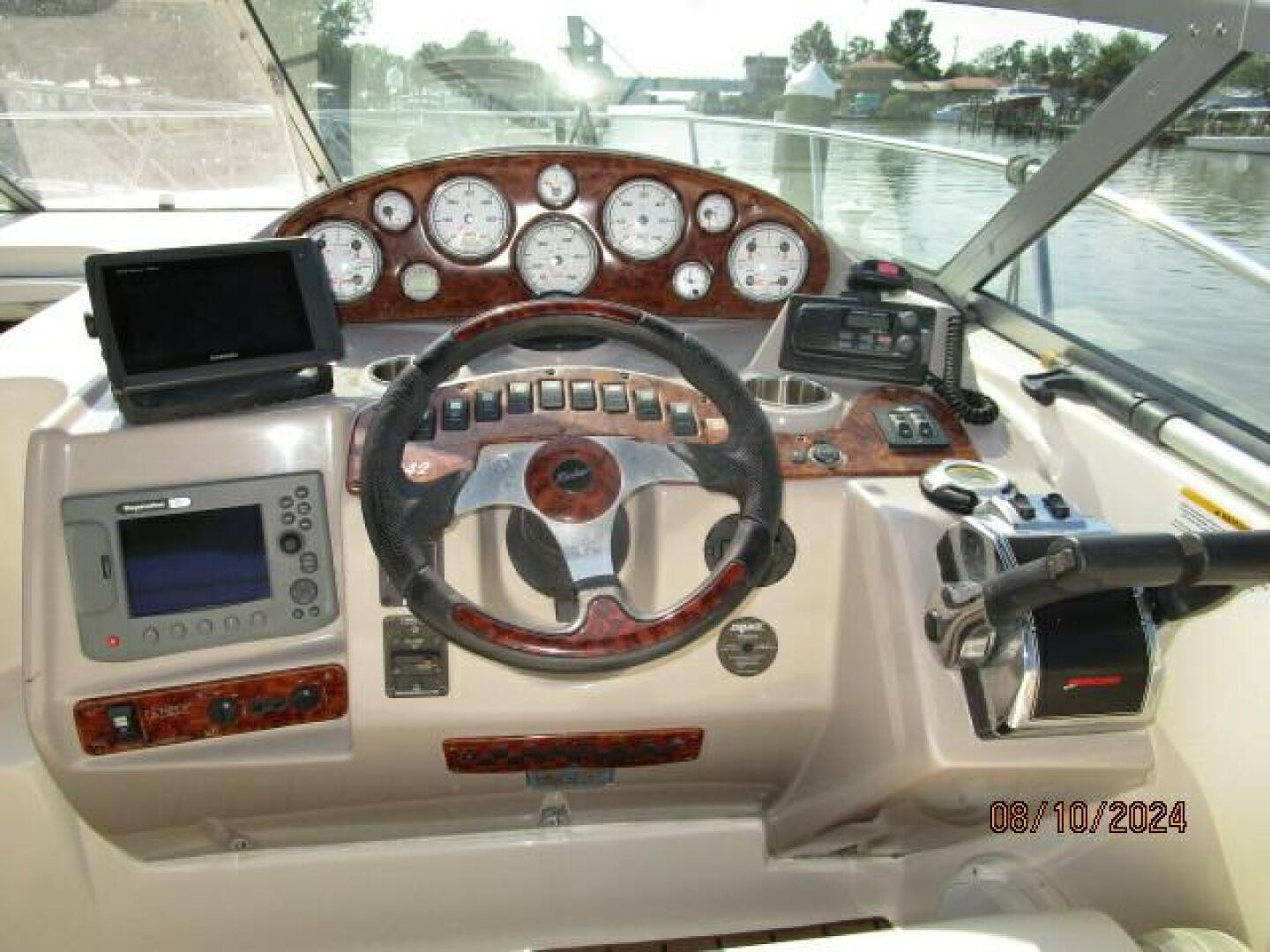 Slide: The Image of 34' Rinker helm2 - 4575012