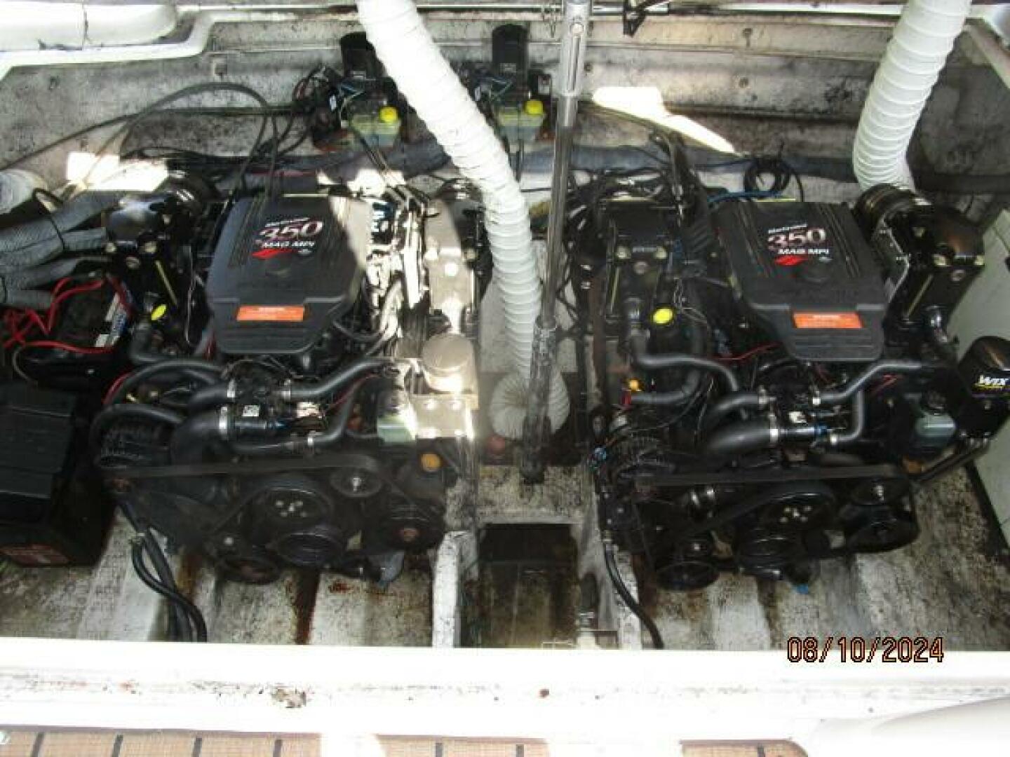 Slide: The Image of 34' Rinker engine compartment - 4575001