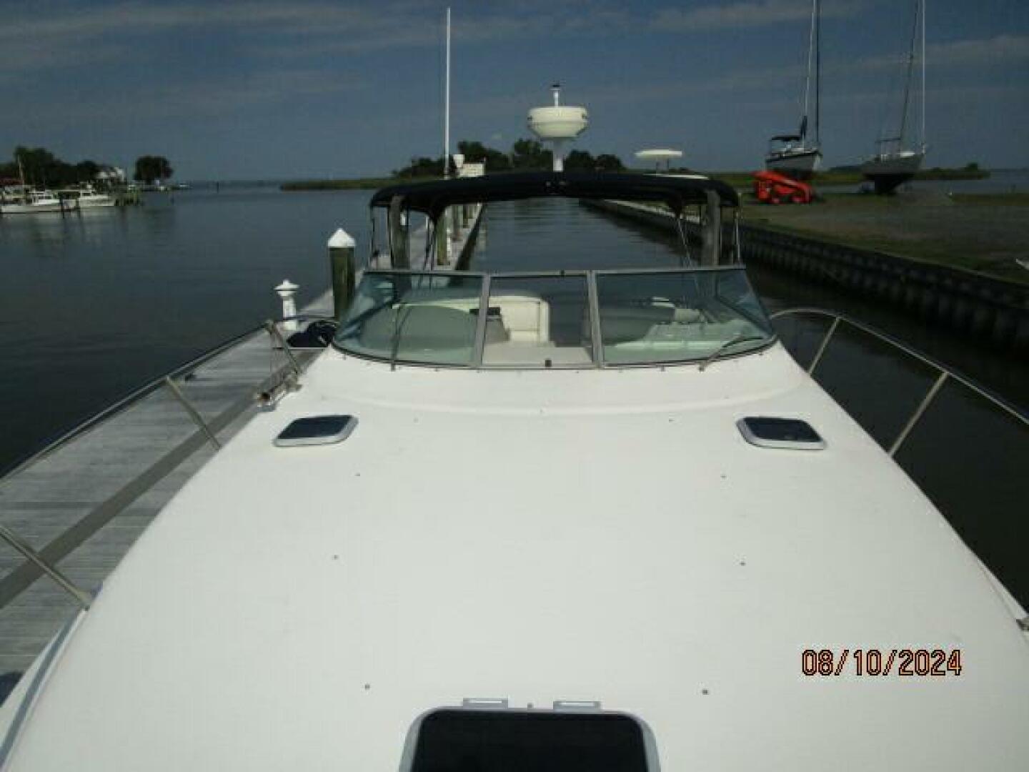 Slide: The Image of 34' Rinker foredeck aft - 4575002