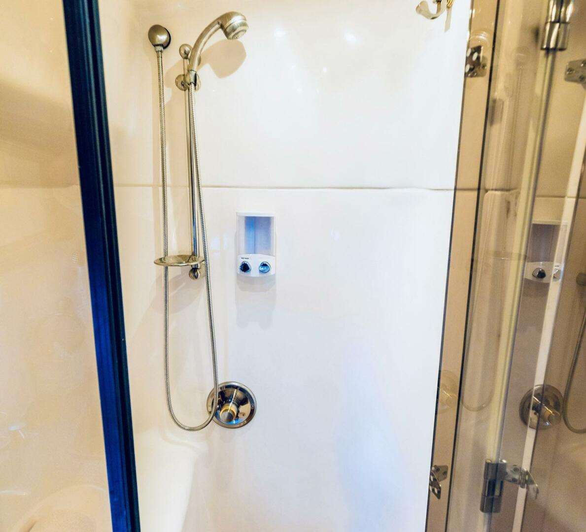 Slide: The Image of Rinker Fiesta Vee 410 2005 - 5229216