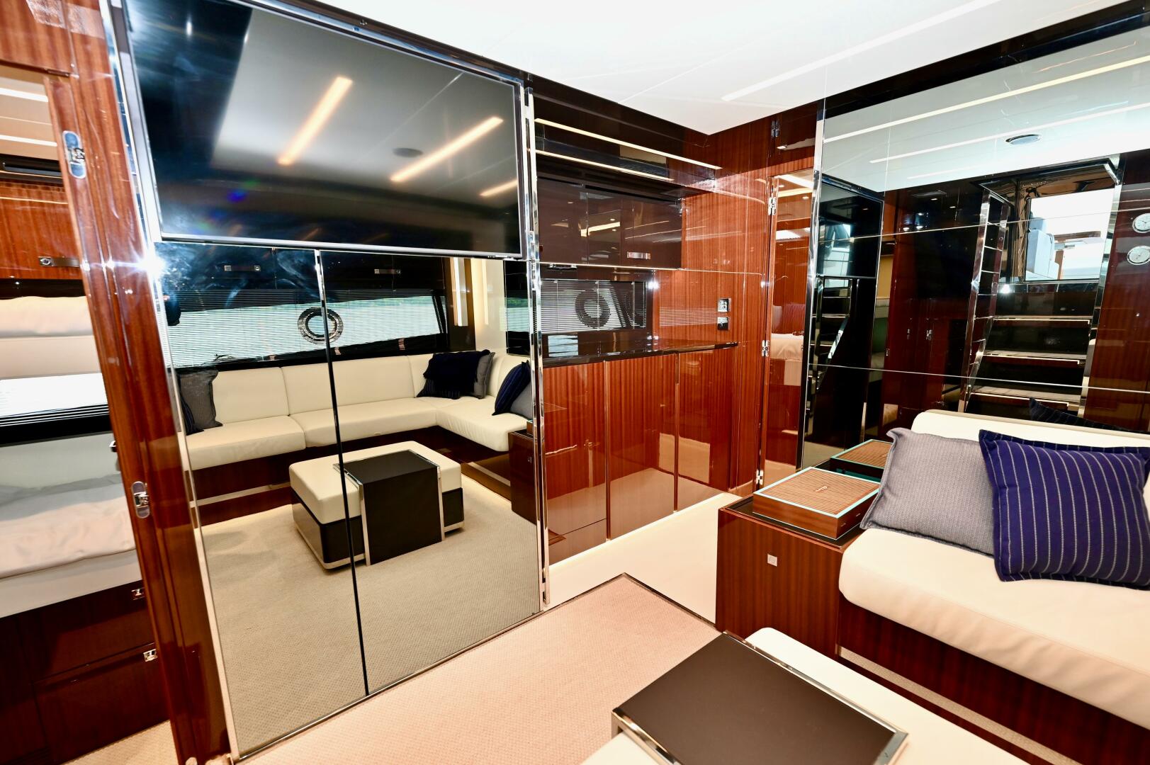 Slide: The Image of Riva Rivale 2023 - 4504895