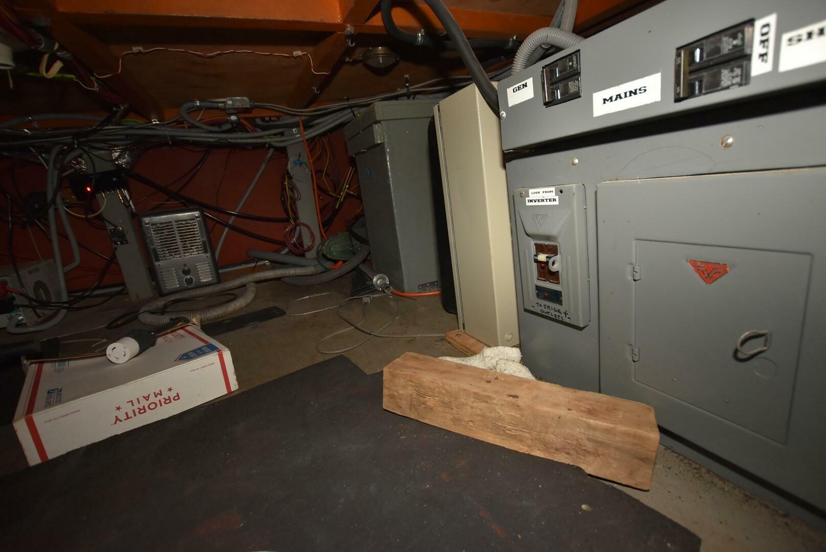 Slide: The Image of River Queen 38 Houseboat 1972 - 5178177