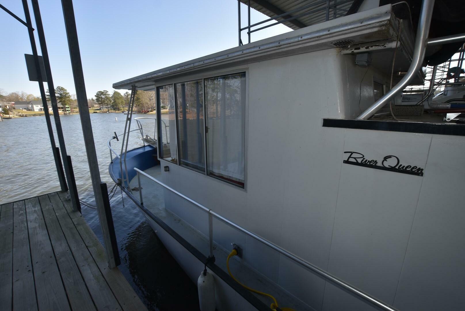 Slide: The Image of River Queen 38 Houseboat 1972 - 5178138