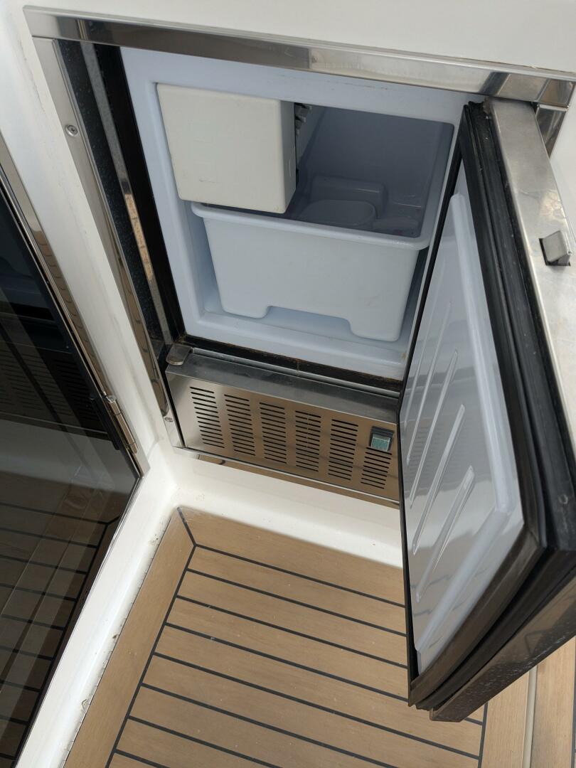 Slide: The Image of Riviera 39 Open Flybridge 2019 - 5238110