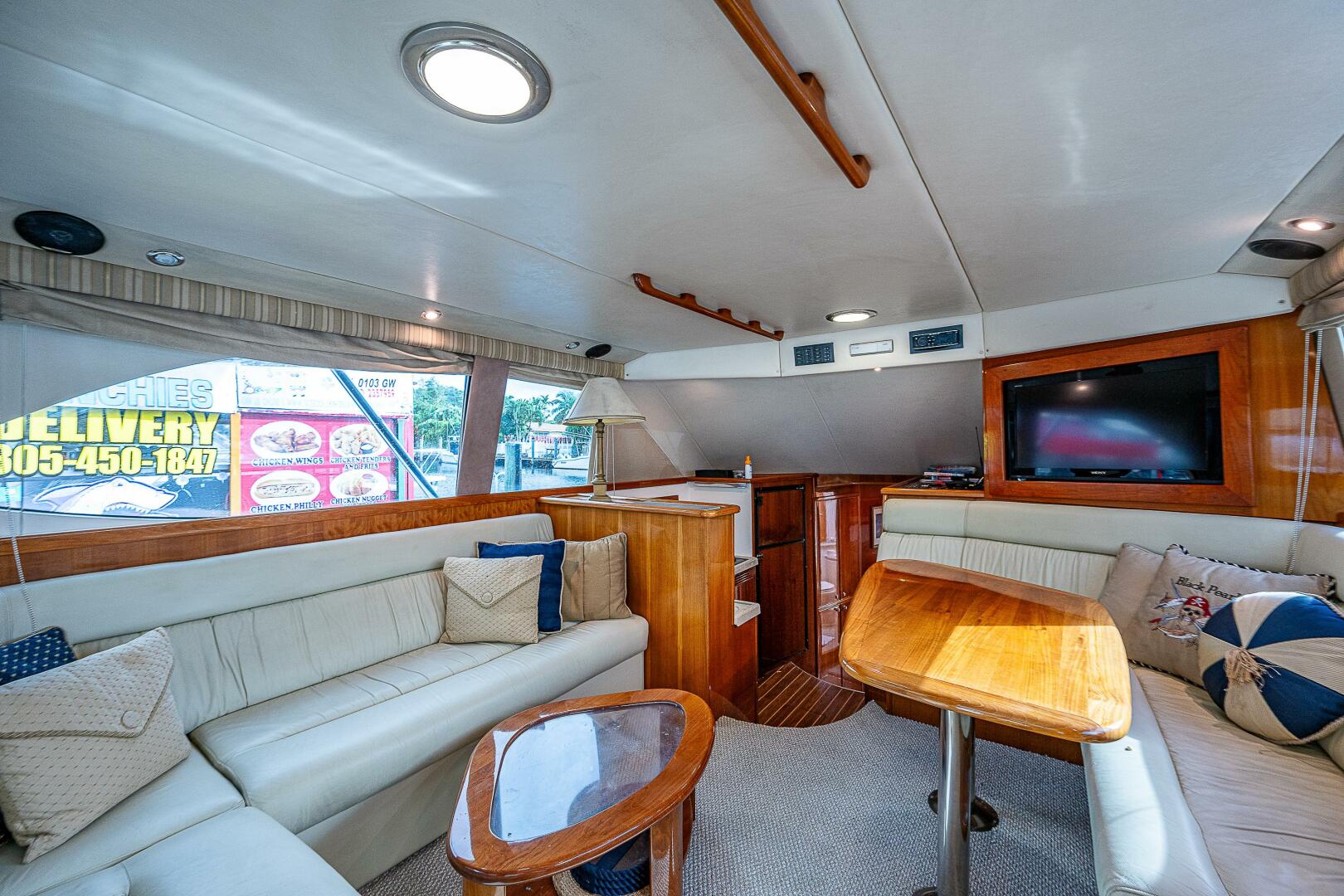 Slide: The Image of Salon 2004 Riviera 42 Flybridge Black Pearl - 4009896
