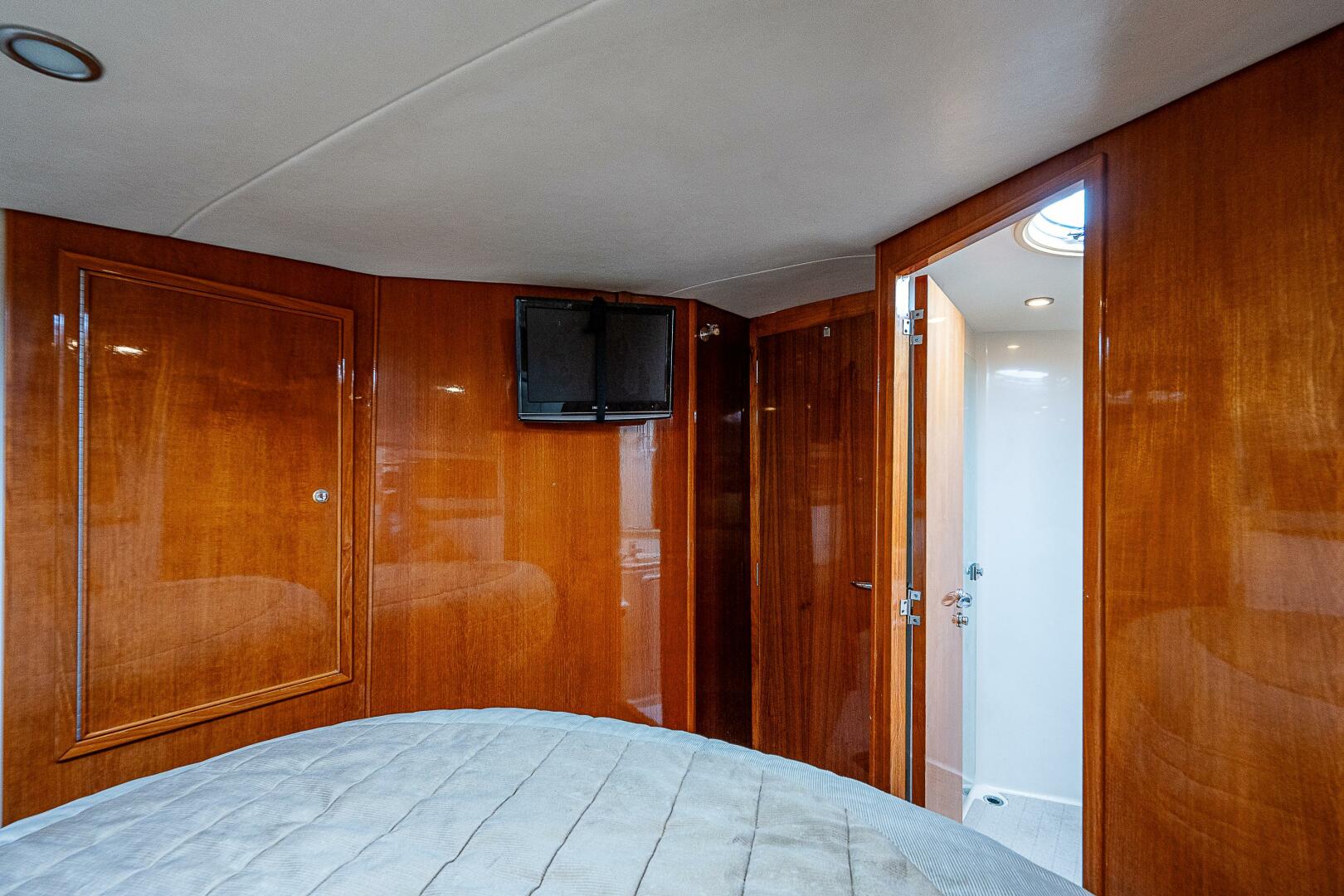 Slide: The Image of Master Stateroom 2004 Riviera 42 Flybridge Black Pearl - 4009907
