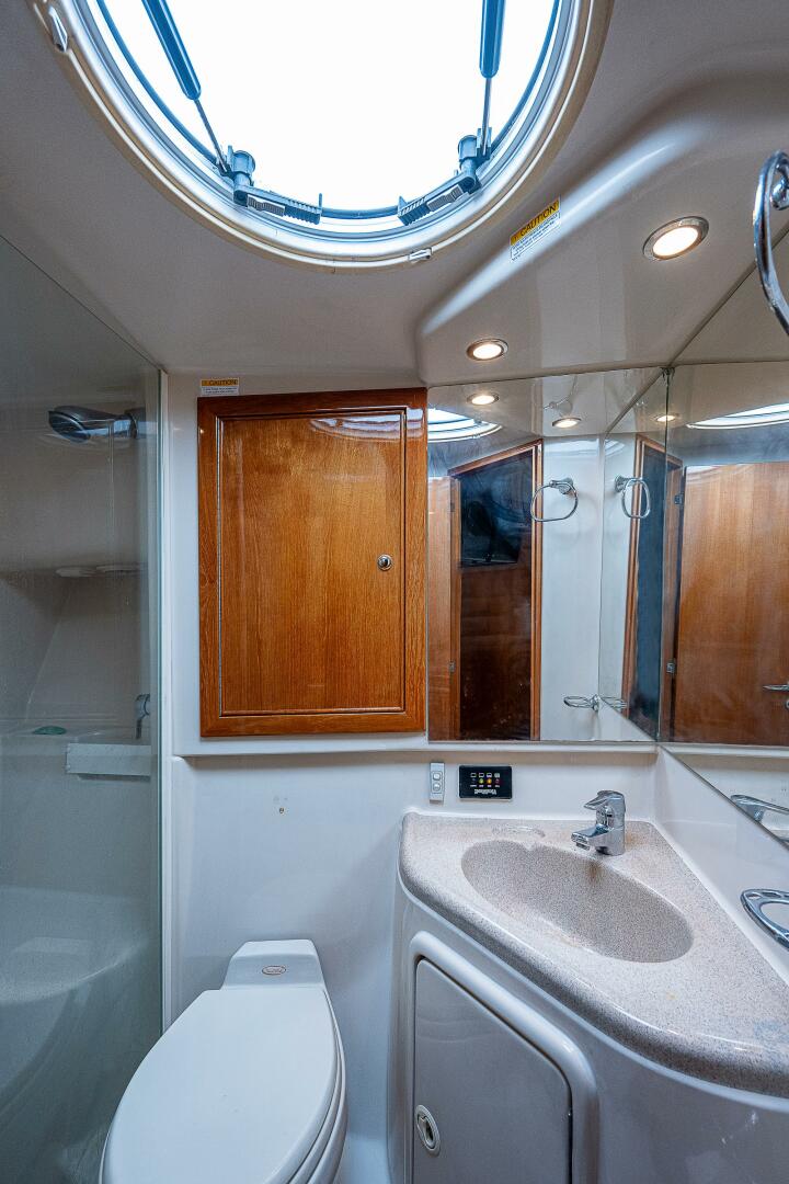 Slide: The Image of Head 2004 Riviera 42 Flybridge Black Pearl - 4009908