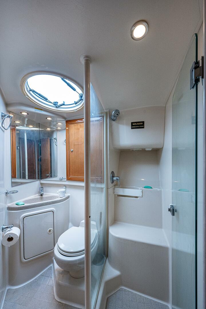 Slide: The Image of Head 2004 Riviera 42 Flybridge Black Pearl - 4009911