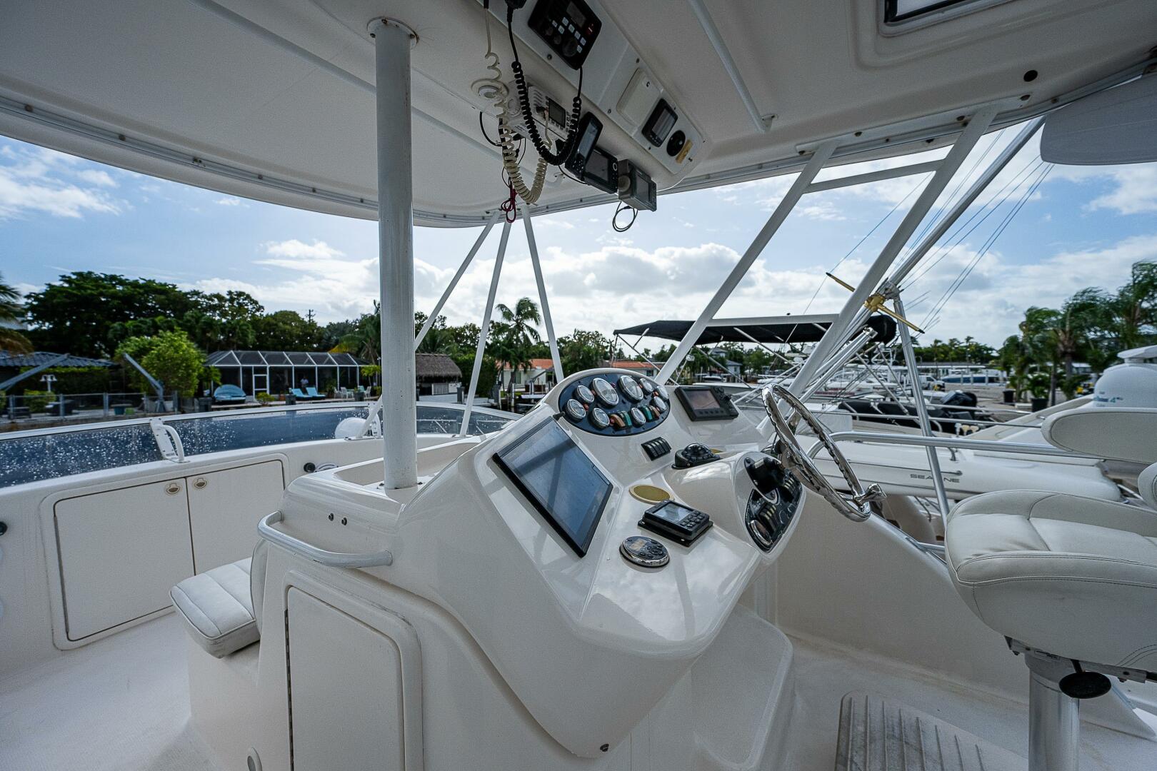 Slide: The Image of Flybridge 2004 Riviera 42 Flybridge Black Pearl - 4009912