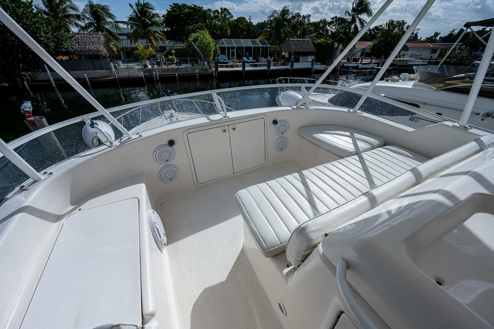 Slide: The Image of Flybridge 2004 Riviera 42 Flybridge Black Pearl - 4009913