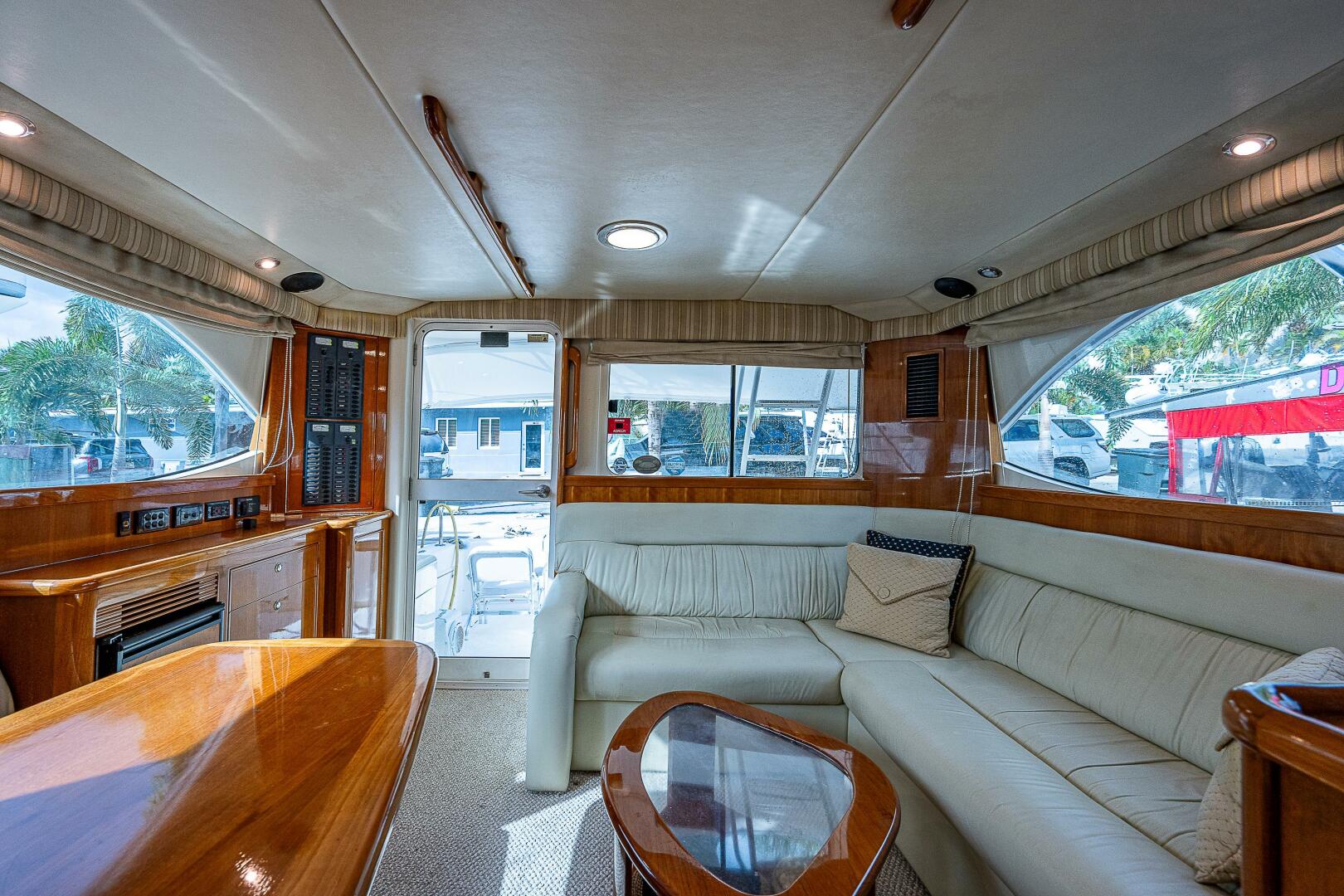 Slide: The Image of Salon 2004 Riviera 42 Flybridge Black Pearl - 4009899