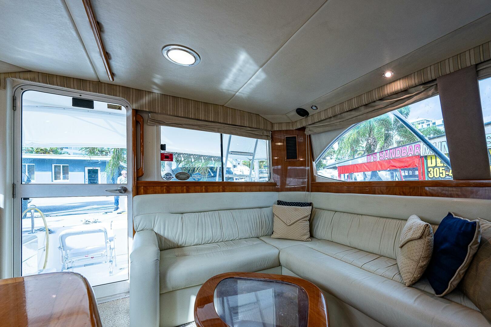 Slide: The Image of Salon 2004 Riviera 42 Flybridge Black Pearl - 4009900