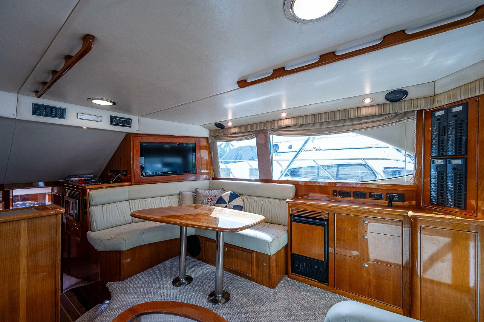 Slide: The Image of Dinette 2004 Riviera 42 Flybridge Black Pearl - 4009901