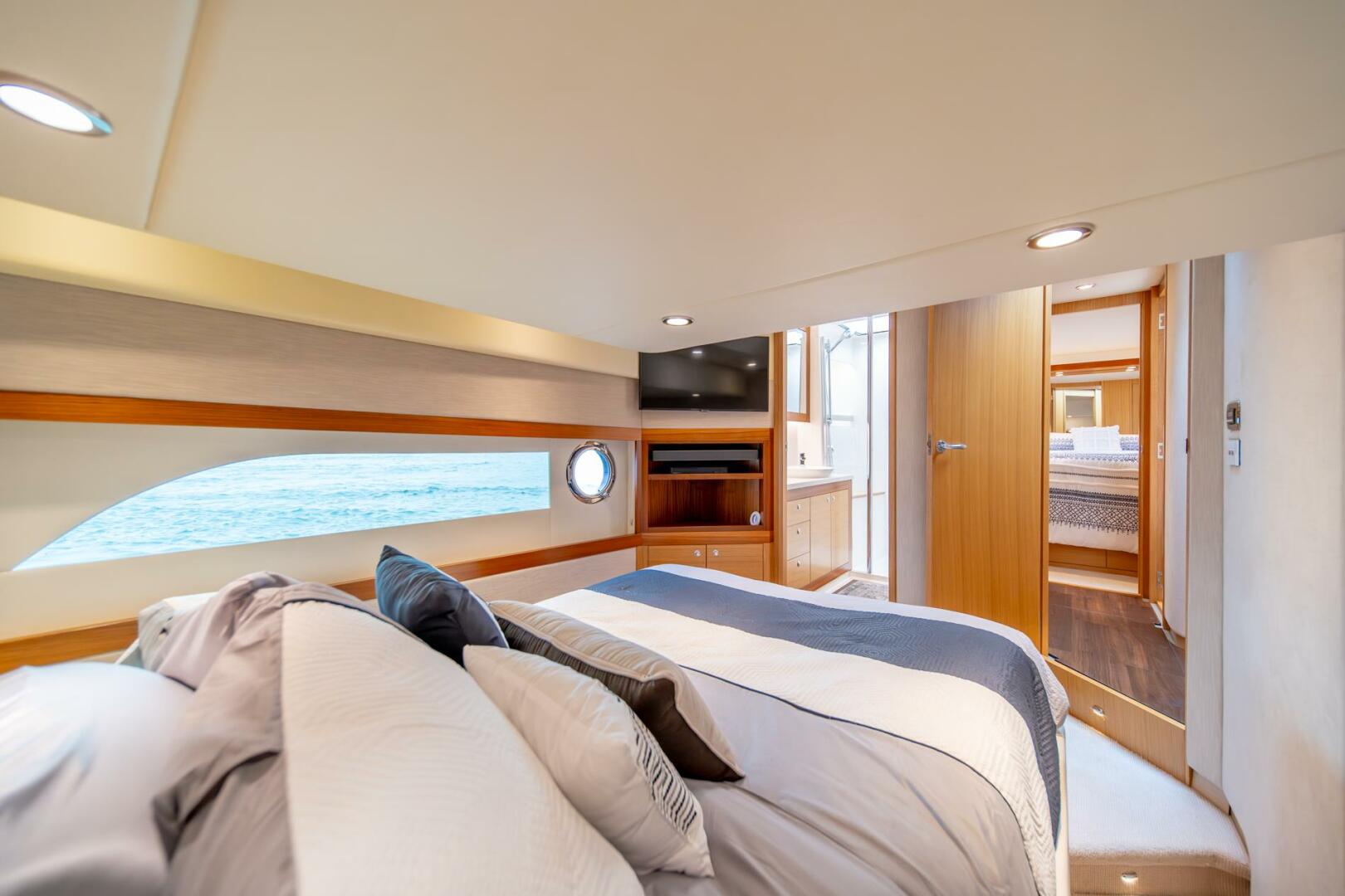 Slide: The Image of 2015 Riviera 50 Enclosed Bridge - EVOLUTION - 4742308