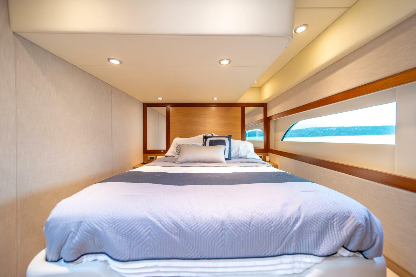 Slide: The Image of 2015 Riviera 50 Enclosed Bridge - EVOLUTION - 4742309