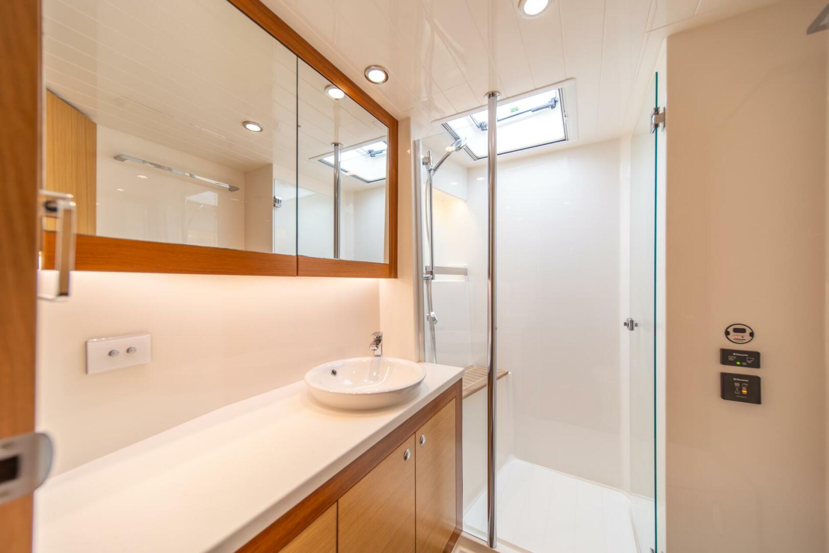 Slide: The Image of 2015 Riviera 50 Enclosed Bridge - EVOLUTION - 4742312