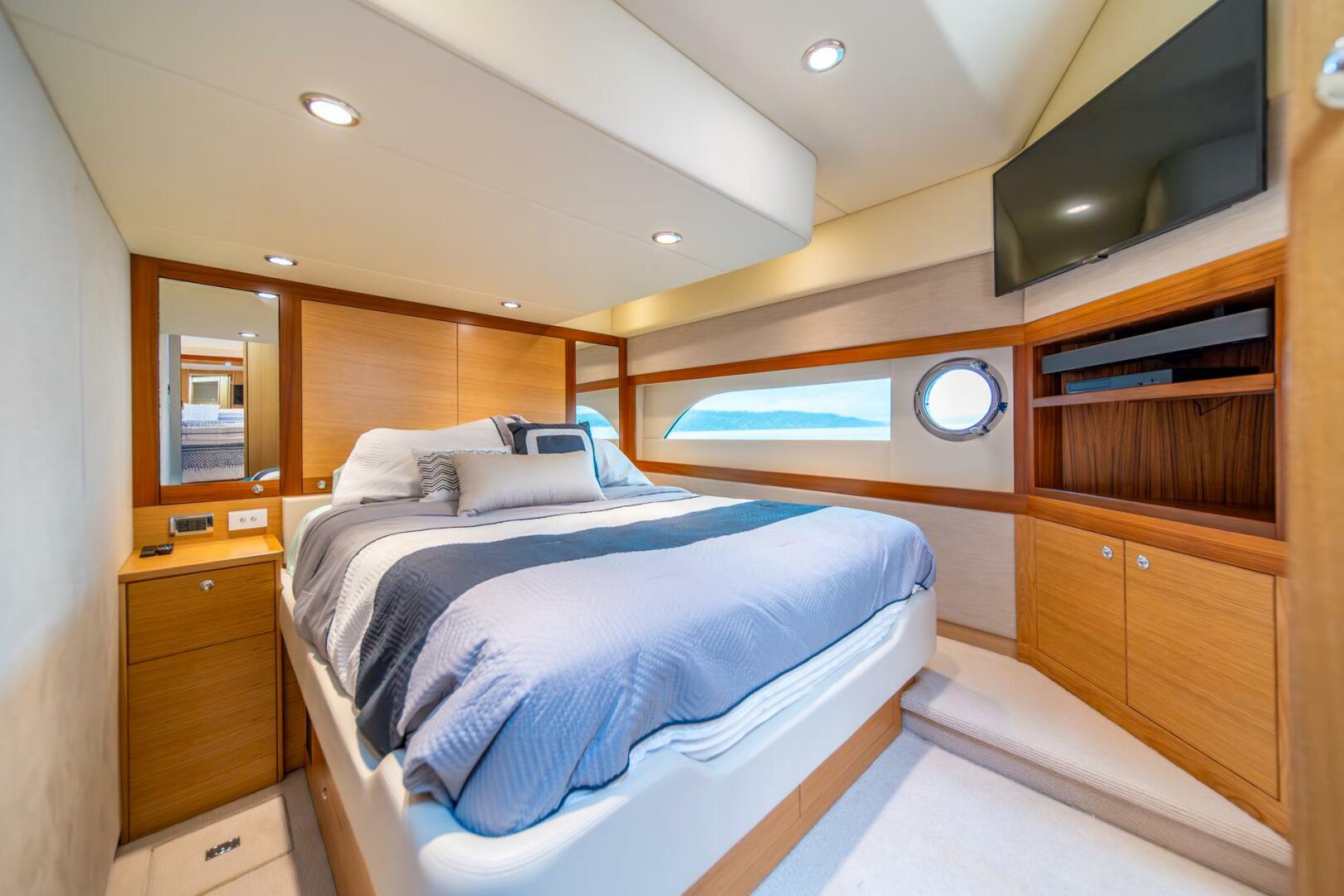 Slide: The Image of 2015 Riviera 50 Enclosed Bridge - EVOLUTION - 4742307