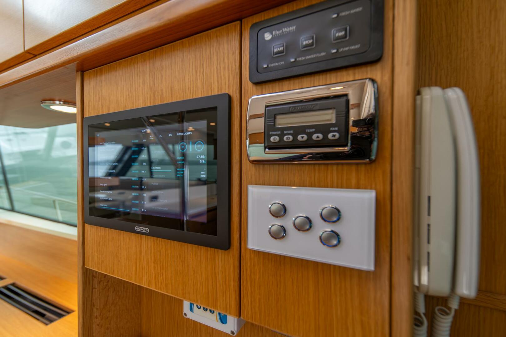 Slide: The Image of 2015 Riviera 50 Enclosed Bridge - EVOLUTION - 4742335