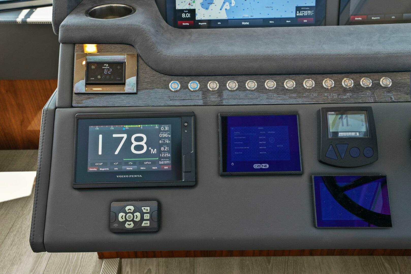 Slide: The Image of 2021 Riviera 5400 Sport Yacht- Helm - 5322720