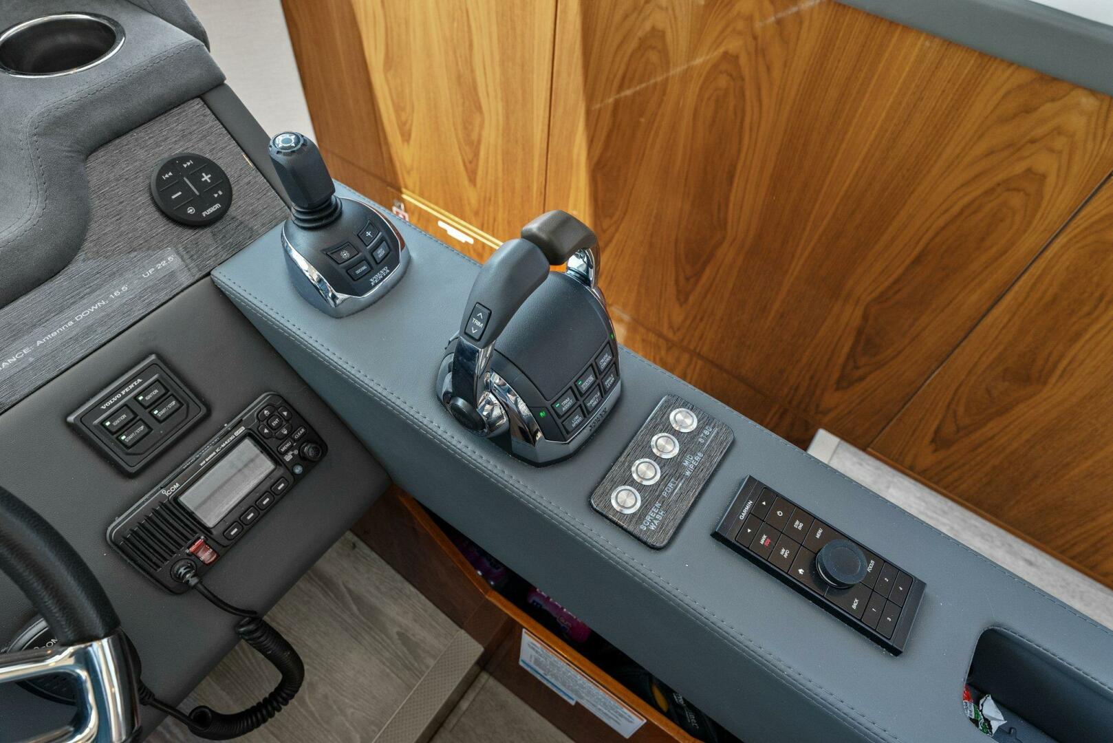 Slide: The Image of 2021 Riviera 5400 Sport Yacht- Helm - 5322722