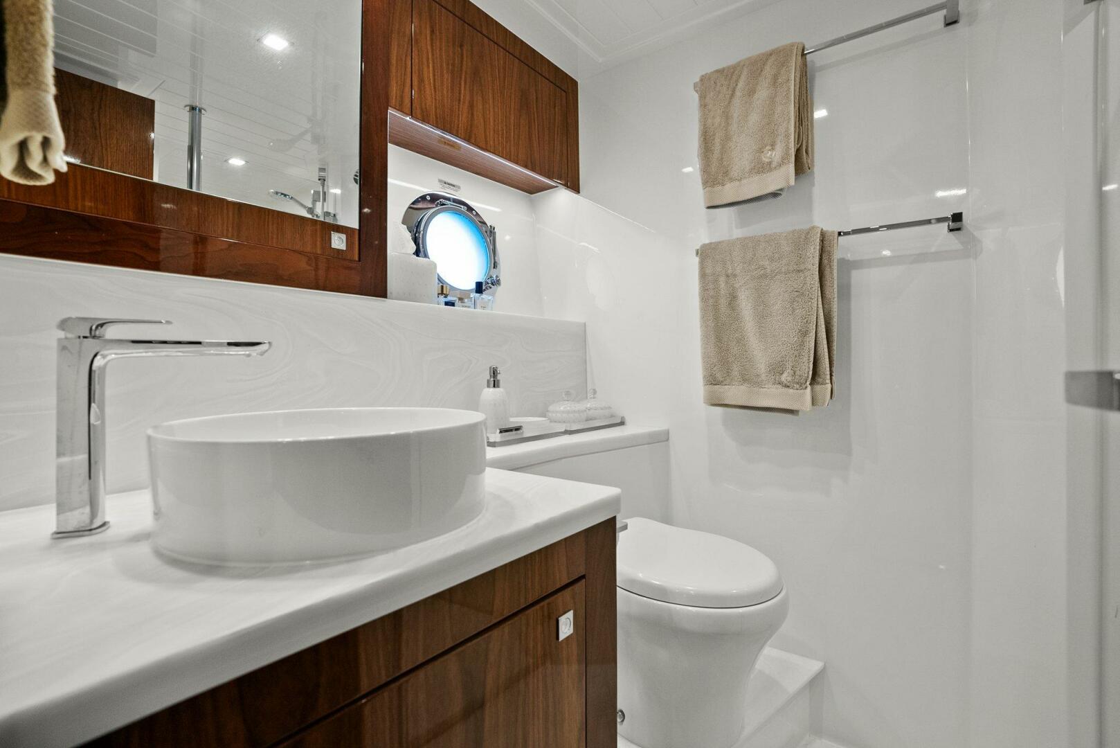 Slide: The Image of 2021 Riviera 5400 Sport Yacht- Master Head - 5322689