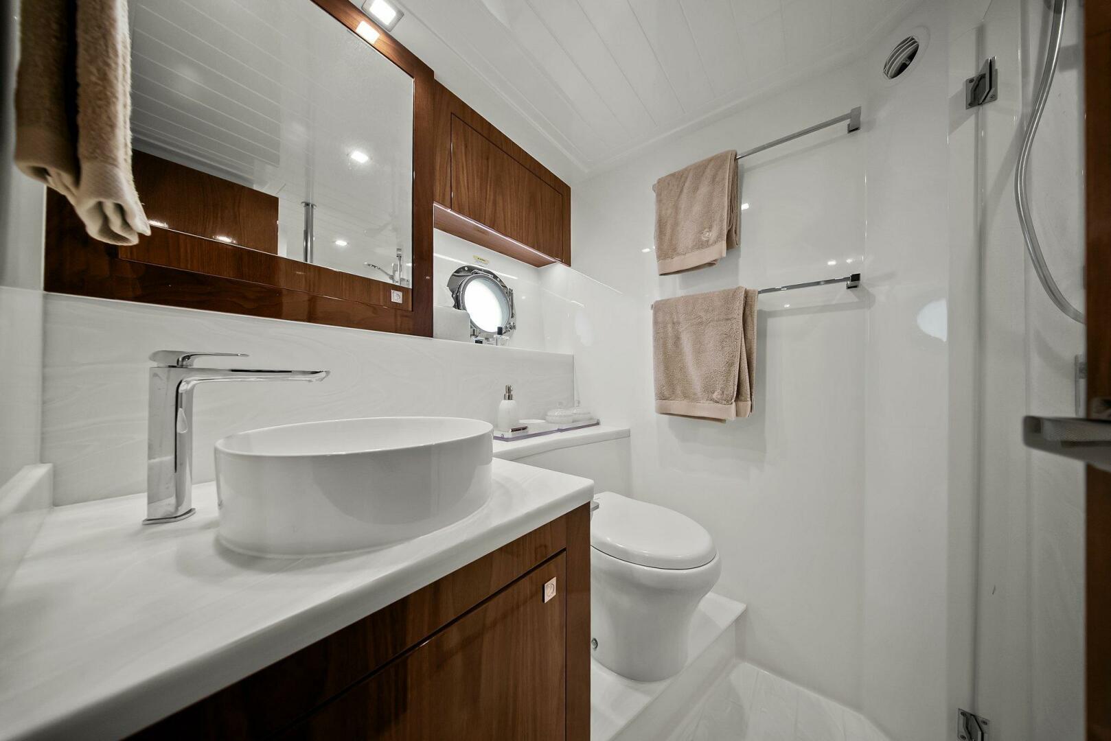 Slide: The Image of 2021 Riviera 5400 Sport Yacht- Master Head - 5322700