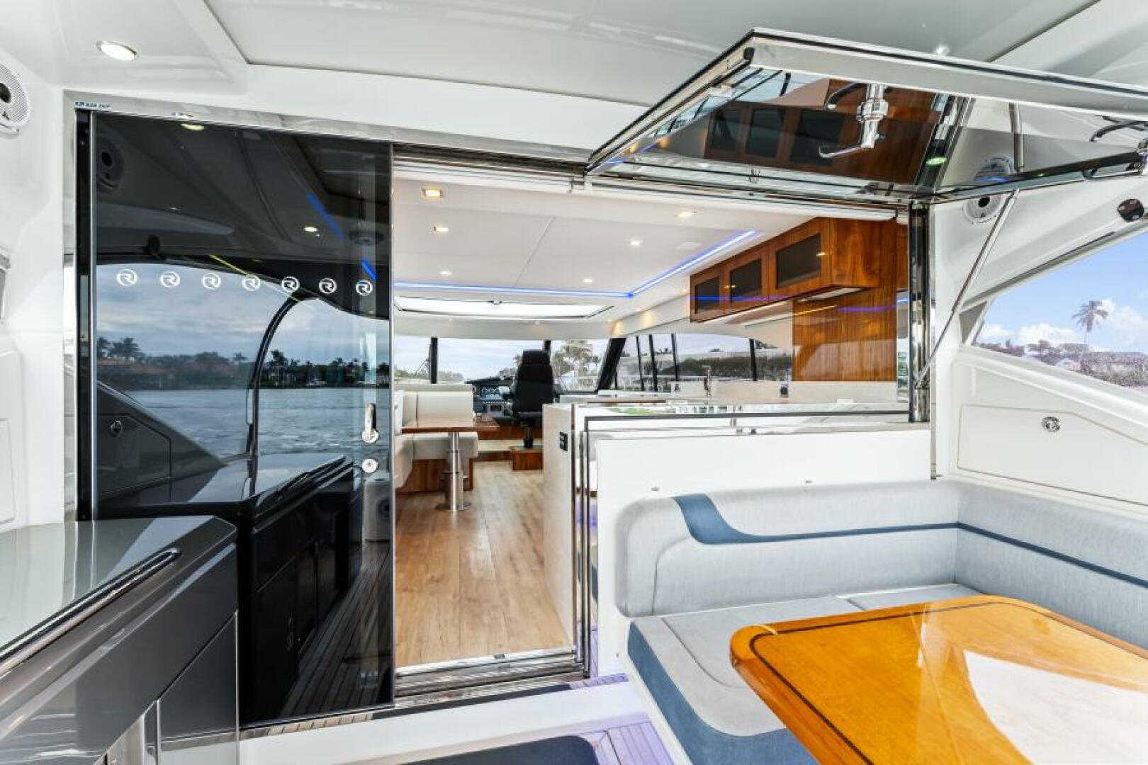 Slide: The Image of Riviera 5400 Sport Yacht Platinum Edition 2021 - 4933498