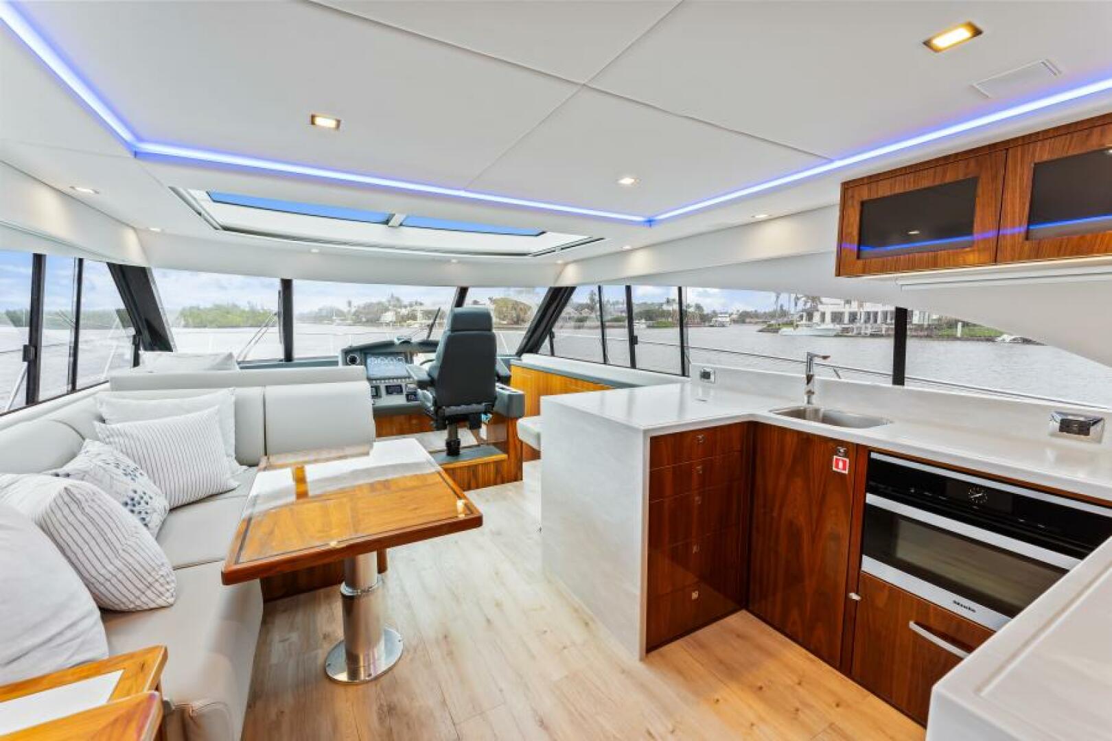 Slide: The Image of Riviera 5400 Sport Yacht Platinum Edition 2021 - 4933499