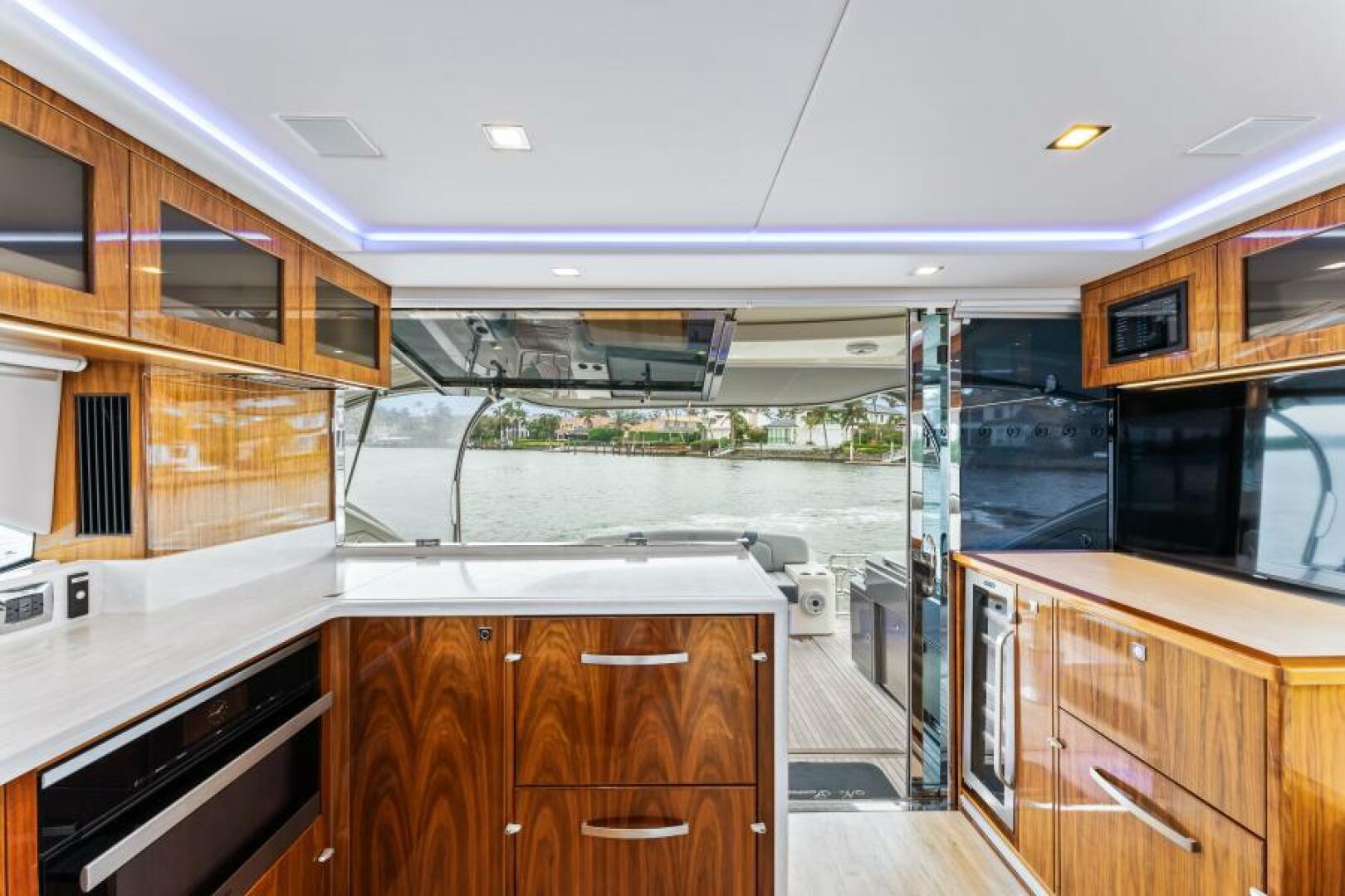 Slide: The Image of Riviera 5400 Sport Yacht Platinum Edition 2021 - 4933533