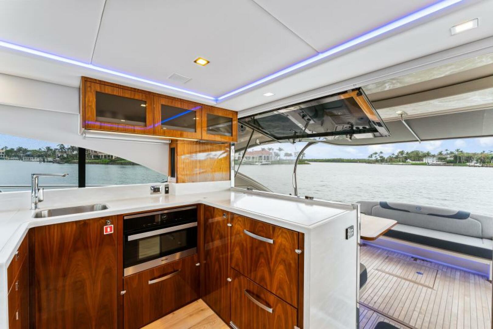Slide: The Image of Riviera 5400 Sport Yacht Platinum Edition 2021 - 4933500