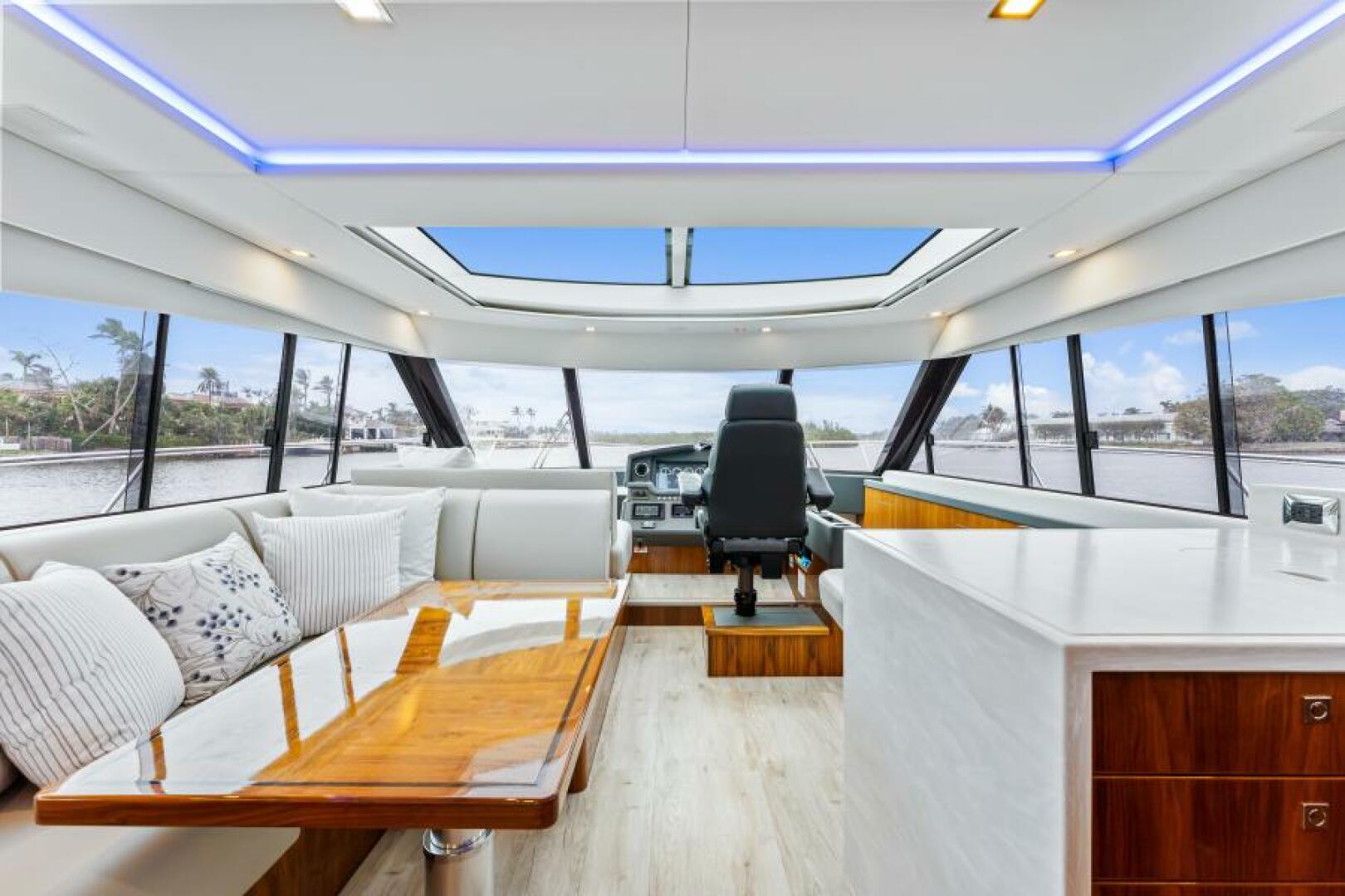 Slide: The Image of Riviera 5400 Sport Yacht Platinum Edition 2021 - 4933502