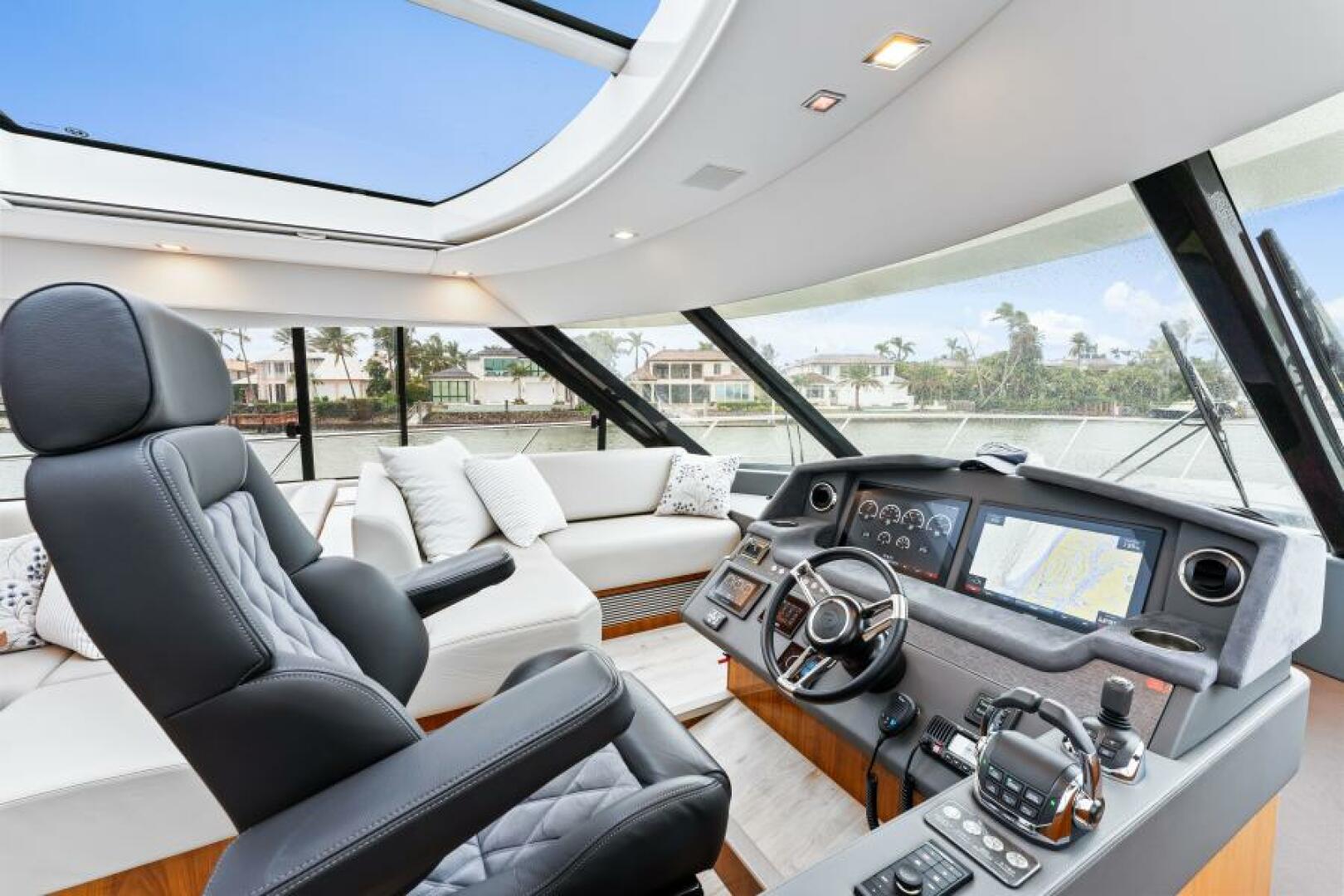 Slide: The Image of Riviera 5400 Sport Yacht Platinum Edition 2021 - 4933504