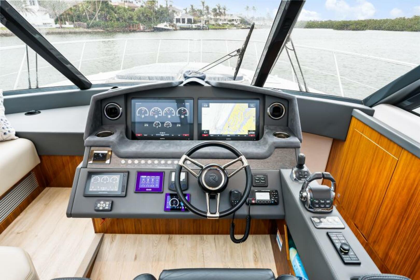 Slide: The Image of Riviera 5400 Sport Yacht Platinum Edition 2021 - 4933534