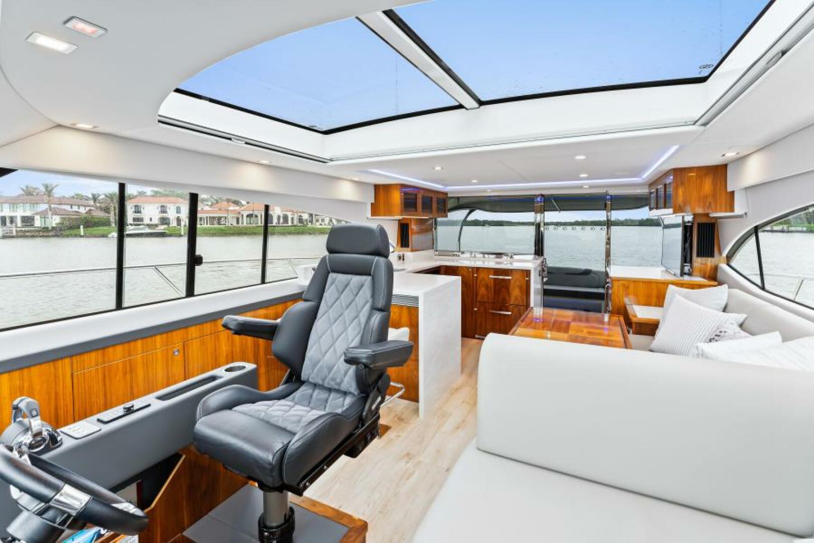 Slide: The Image of Riviera 5400 Sport Yacht Platinum Edition 2021 - 4933505