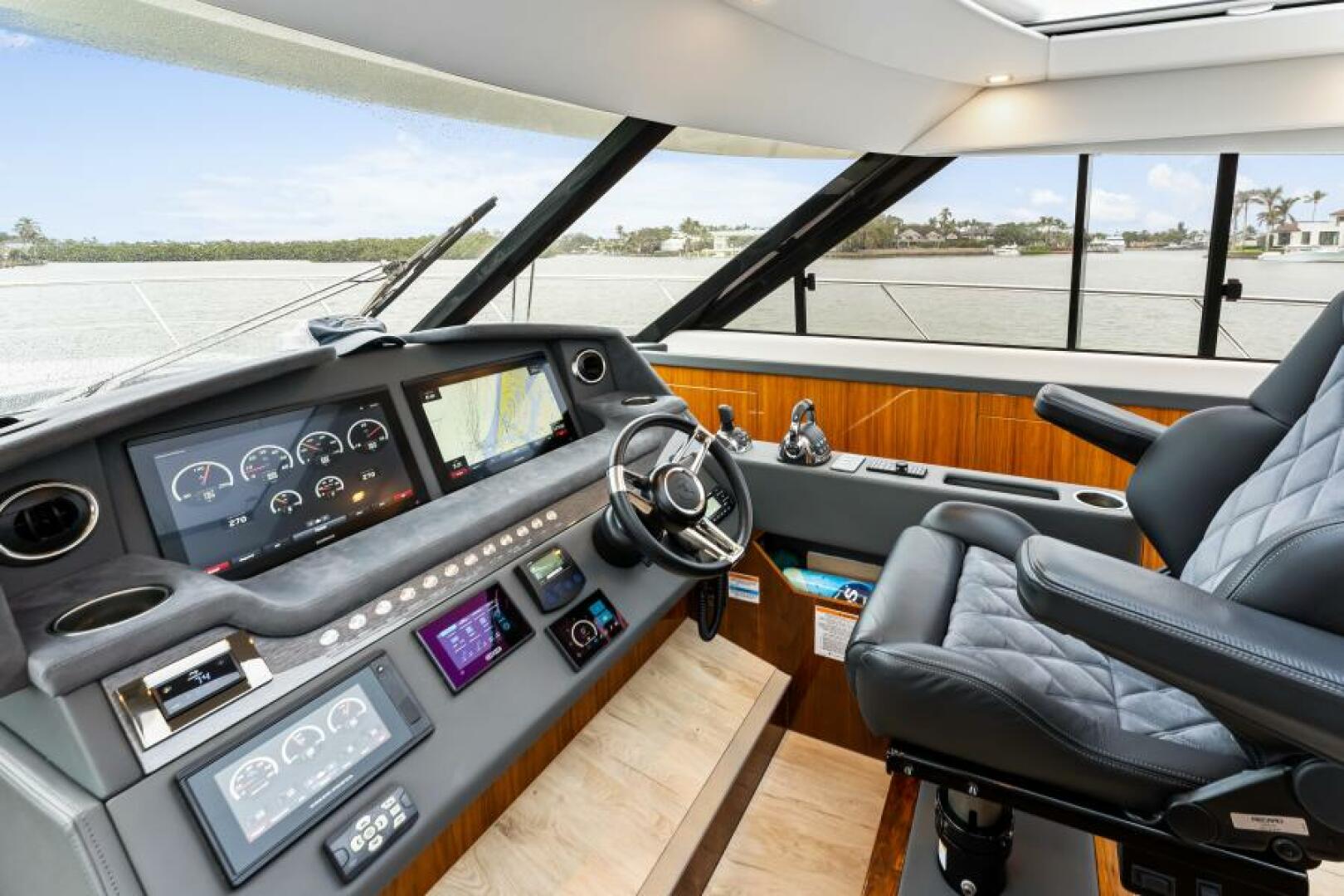 Slide: The Image of Riviera 5400 Sport Yacht Platinum Edition 2021 - 4933506