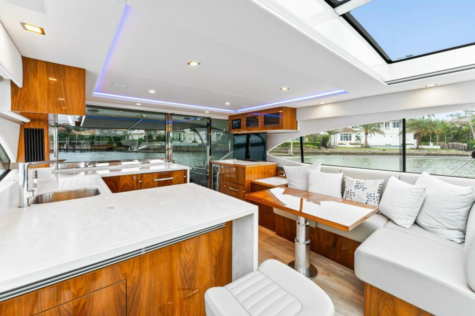 Slide: The Image of Riviera 5400 Sport Yacht Platinum Edition 2021 - 4933507