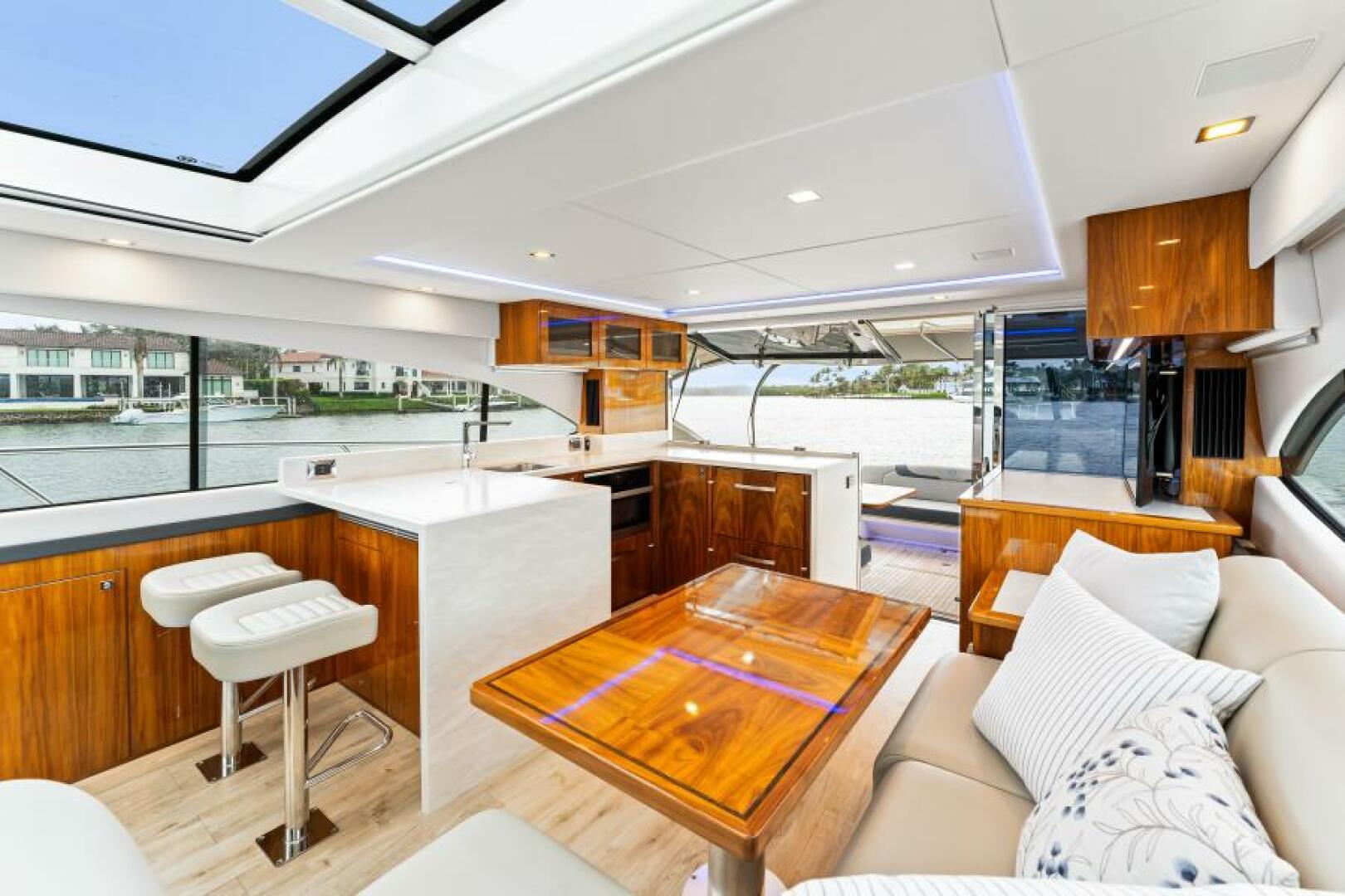 Slide: The Image of Riviera 5400 Sport Yacht Platinum Edition 2021 - 4933508
