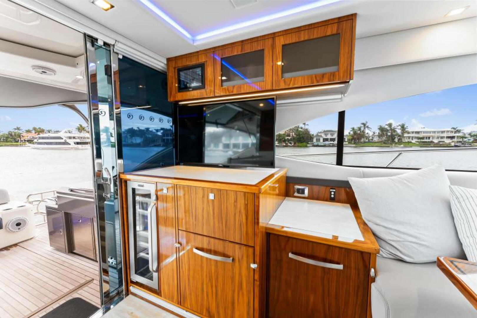 Slide: The Image of Riviera 5400 Sport Yacht Platinum Edition 2021 - 4933509