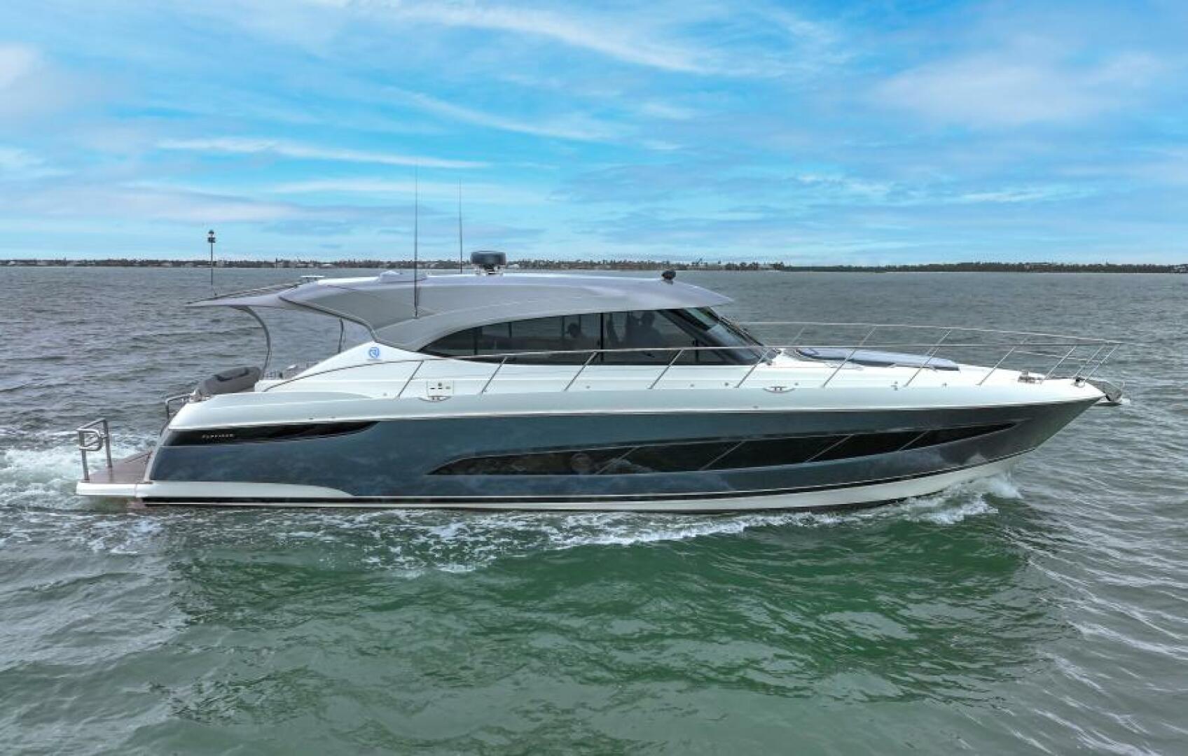 Slide: The Image of Riviera 5400 Sport Yacht Platinum Edition 2021 - 4933469