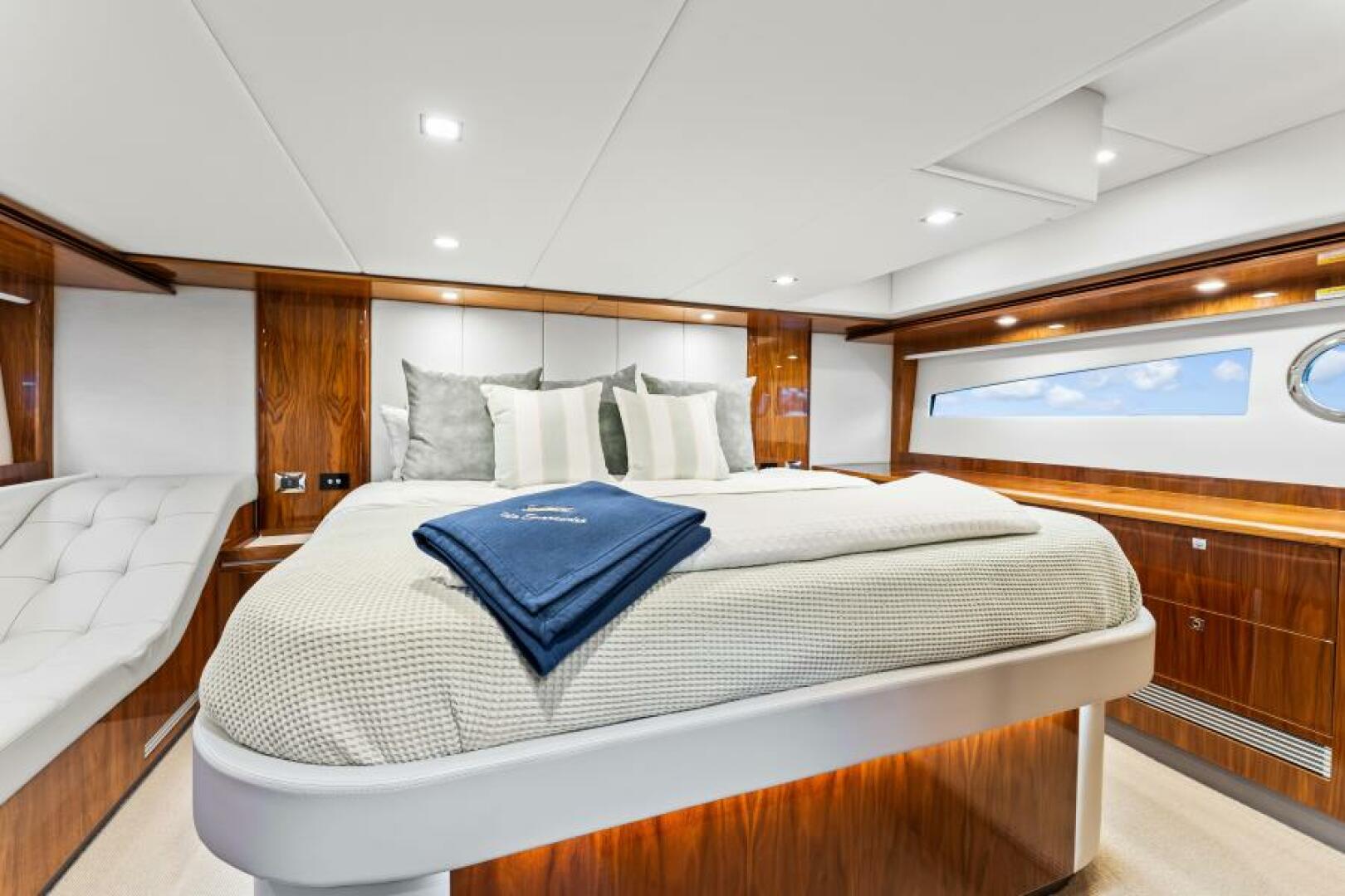 Slide: The Image of Riviera 5400 Sport Yacht Platinum Edition 2021 - 4933535