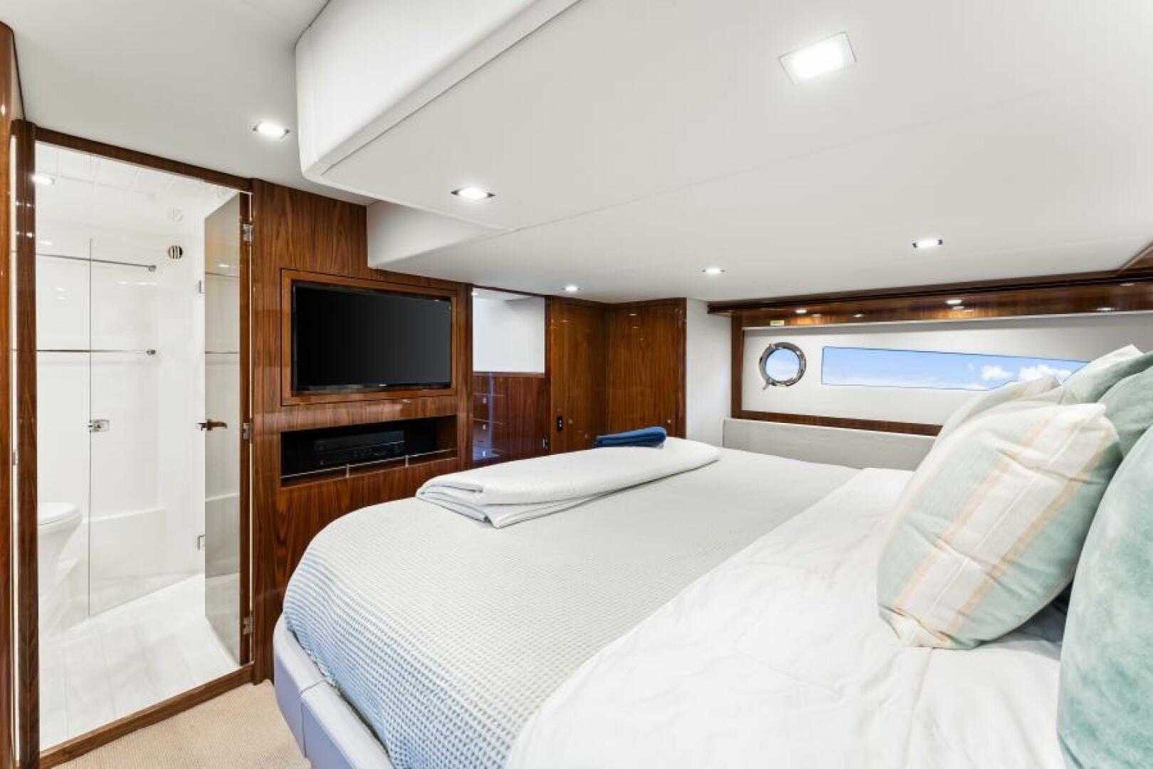 Slide: The Image of Riviera 5400 Sport Yacht Platinum Edition 2021 - 4933512