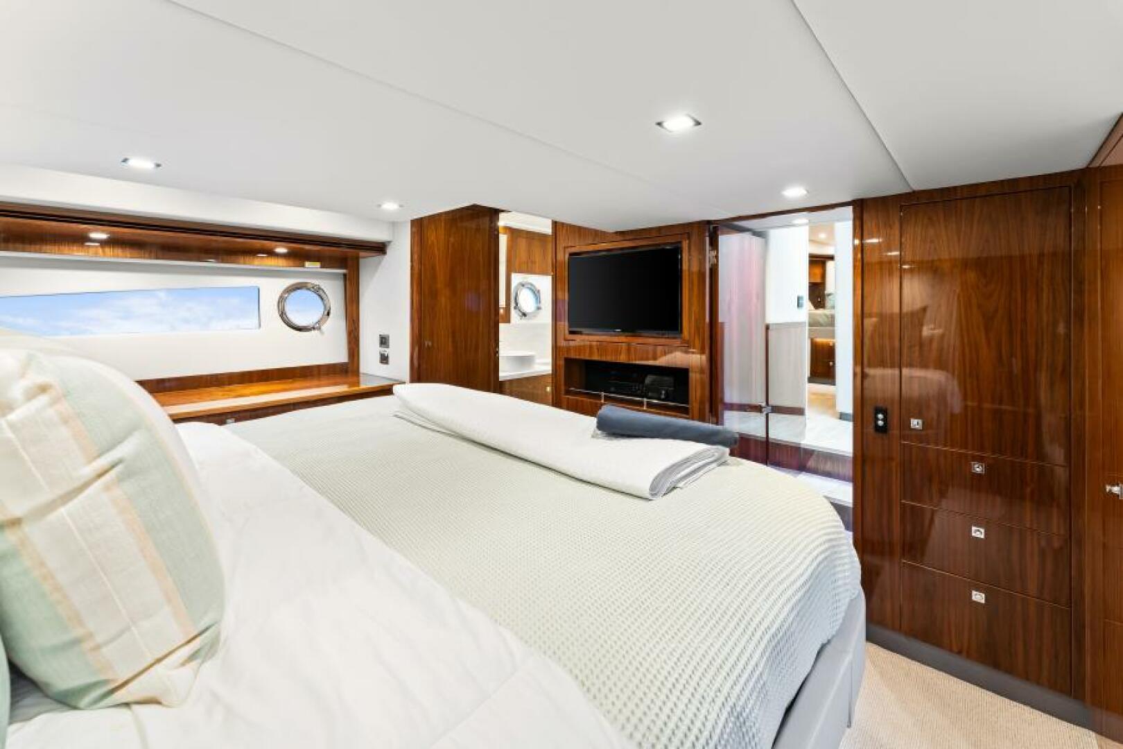 Slide: The Image of Riviera 5400 Sport Yacht Platinum Edition 2021 - 4933513